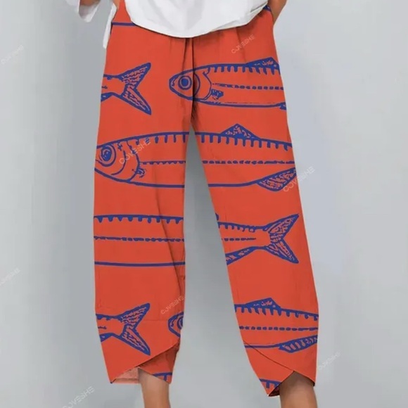 Red-Orange Fish Print Women's Cropped Pants - Picture 1 of 2